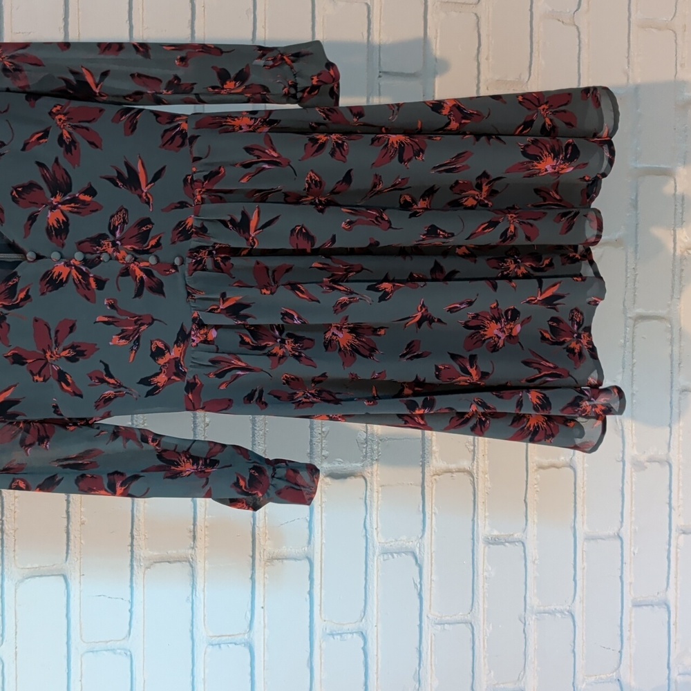 Madewell Moonblossom Ruffle-Sleeve Dress in the Winter Orchid floral pattern.  - Picture 4 of 8